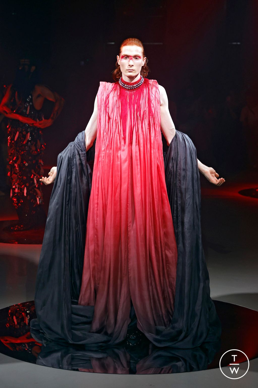 Fashion Week Paris Fall/Winter 2024 look 23 from the Yuima Nakazato collection couture