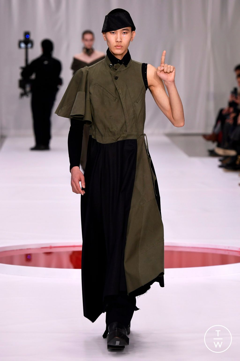 Fashion Week Paris Spring/Summer 2024 look 1 from the Yuima Nakazato collection couture