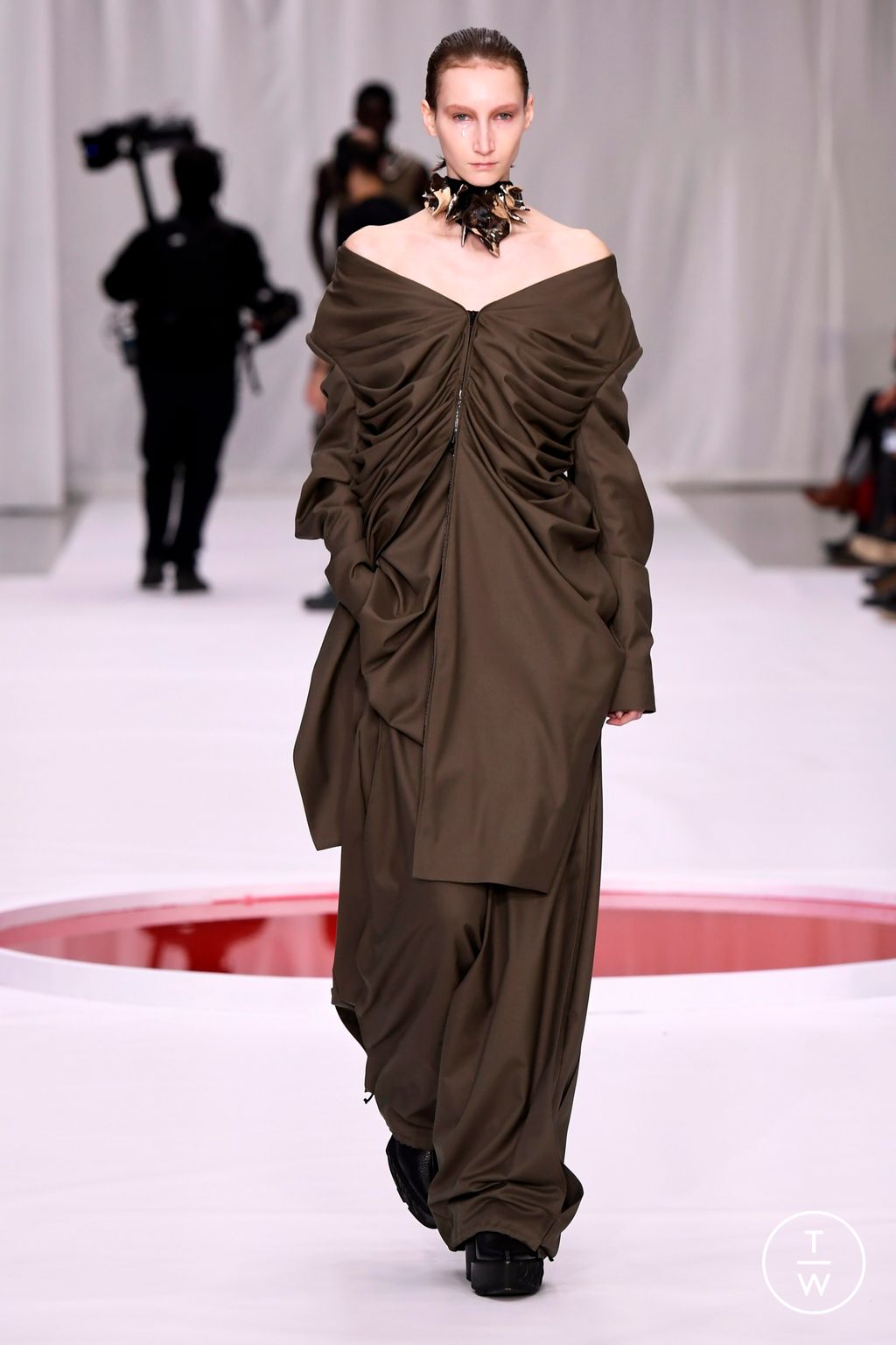 Fashion Week Paris Spring/Summer 2024 look 2 from the Yuima Nakazato collection 高级定制