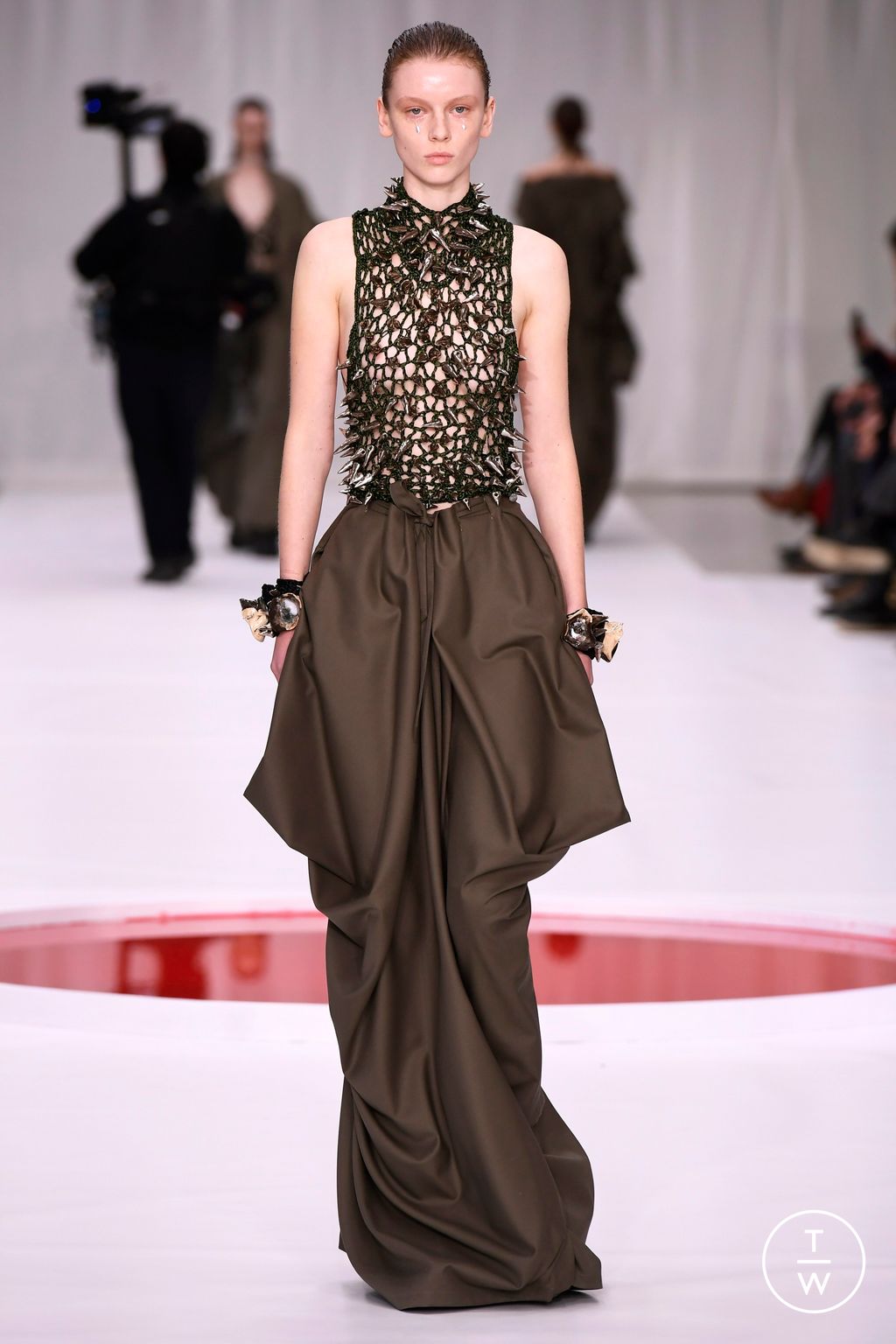 Fashion Week Paris Spring/Summer 2024 look 4 de la collection Yuima Nakazato couture