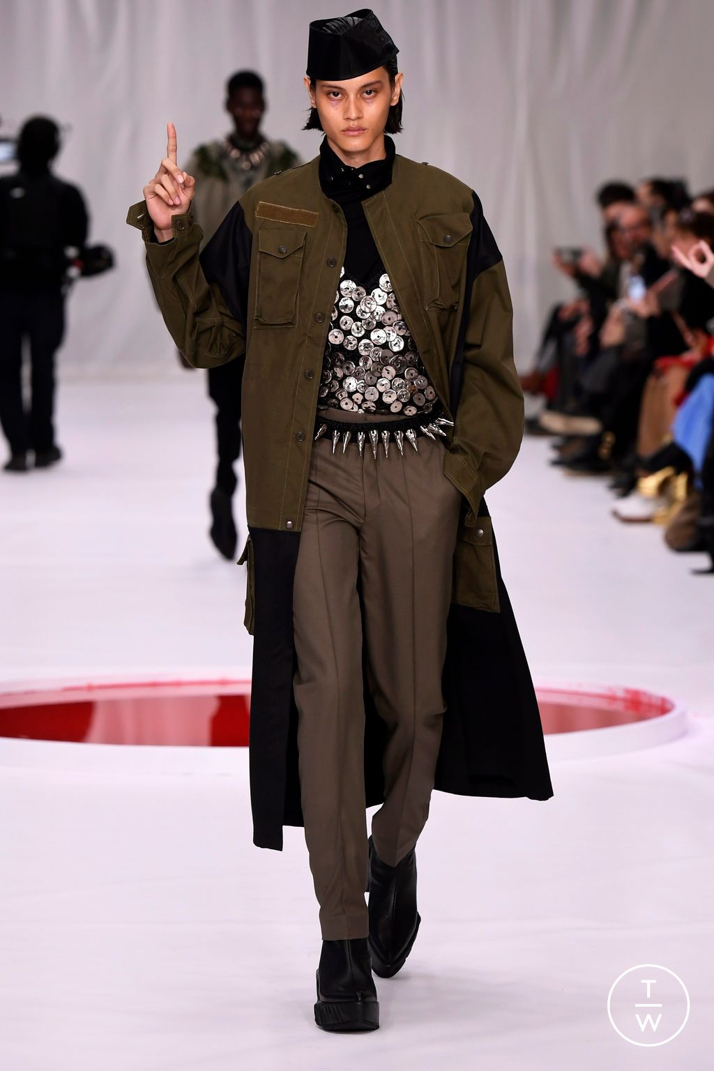 Fashion Week Paris Spring/Summer 2024 look 6 de la collection Yuima Nakazato couture