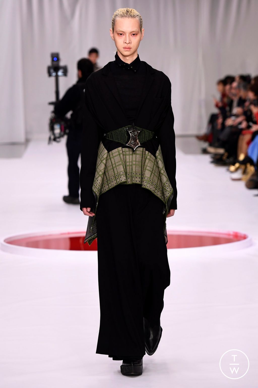 Fashion Week Paris Spring/Summer 2024 look 9 from the Yuima Nakazato collection 高级定制