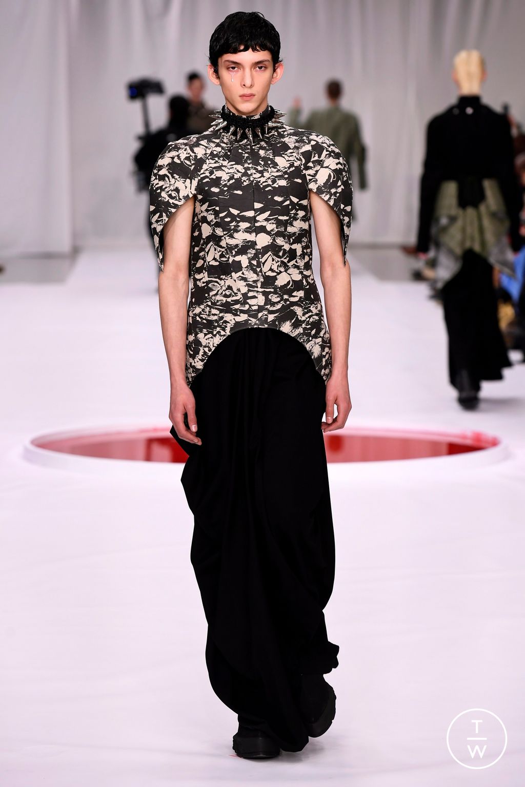 Fashion Week Paris Spring/Summer 2024 look 10 de la collection Yuima Nakazato couture