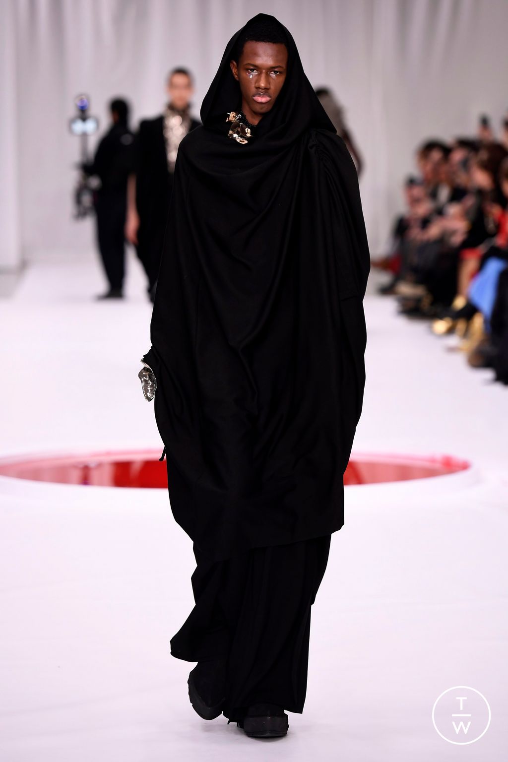 Fashion Week Paris Spring/Summer 2024 look 13 from the Yuima Nakazato collection 高级定制