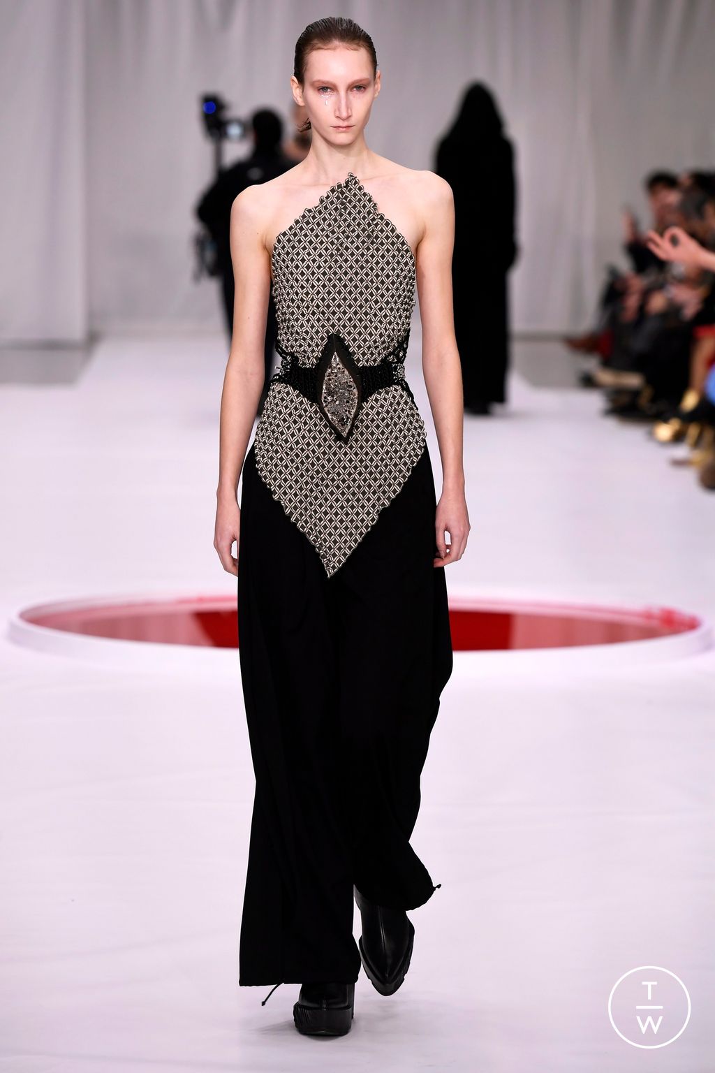 Fashion Week Paris Spring/Summer 2024 look 15 de la collection Yuima Nakazato couture