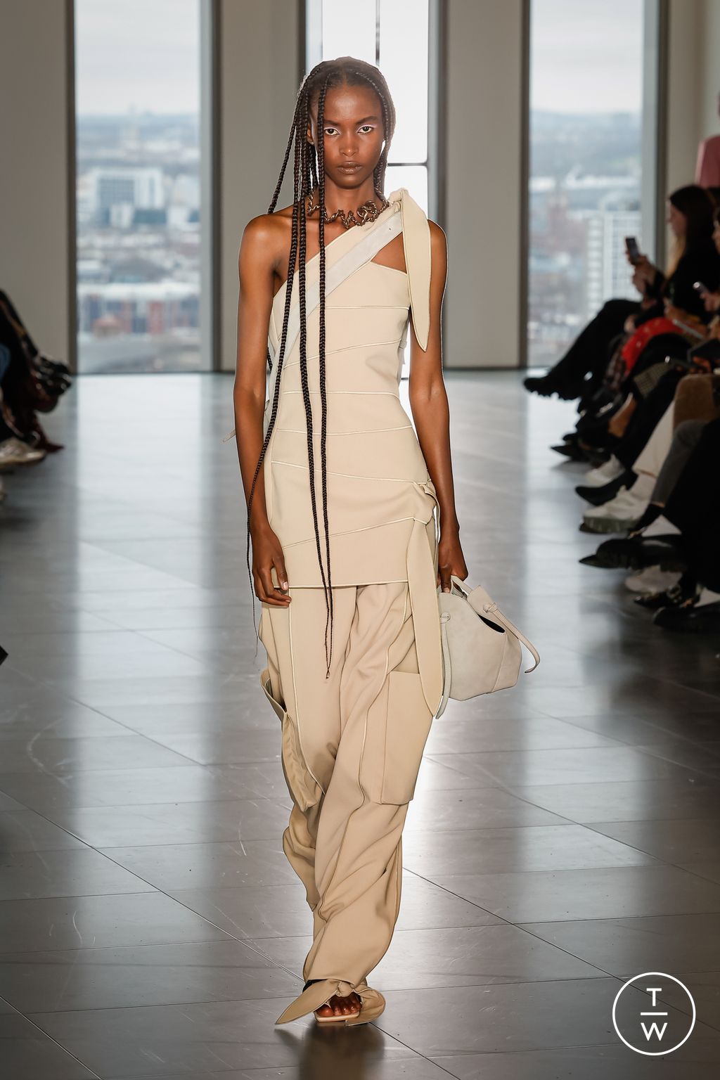 Fashion Week London Fall/Winter 2023 look 7 de la collection Yuzefi womenswear