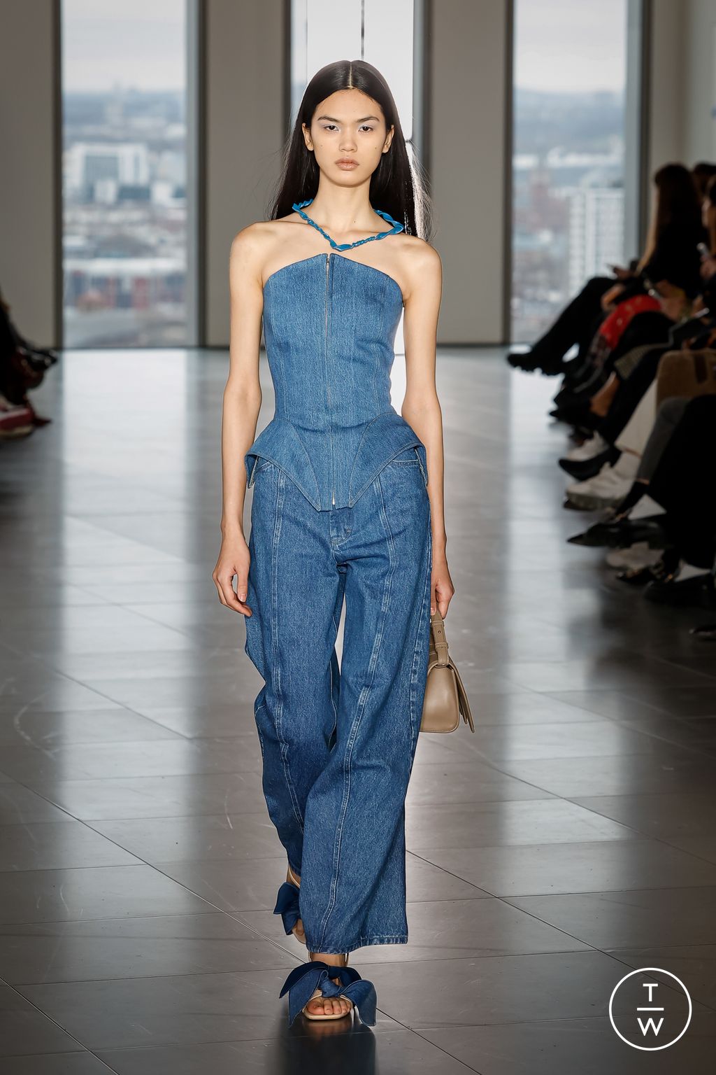 Fashion Week London Fall/Winter 2023 look 16 de la collection Yuzefi womenswear