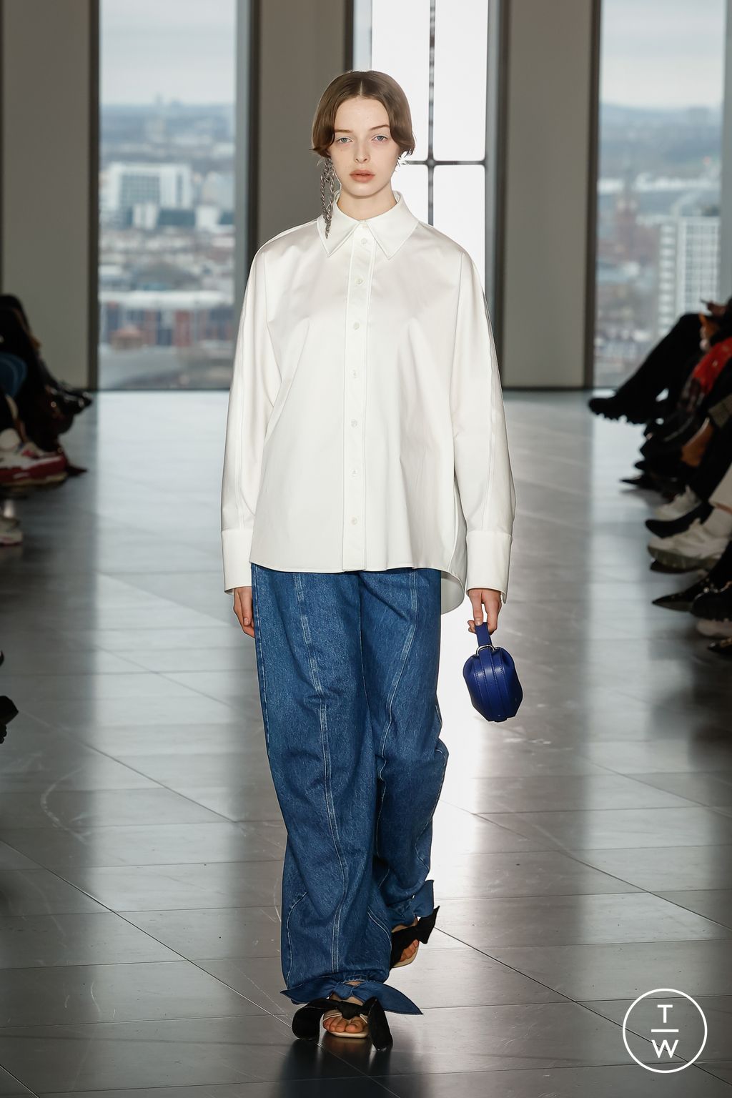 Fashion Week London Fall/Winter 2023 look 18 from the Yuzefi collection 女装