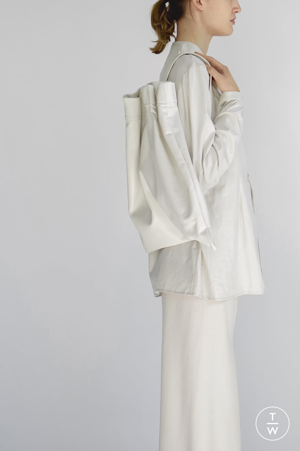 Fashion Week Paris Fall/Winter 2018 look 9 from the TL 180 collection womenswear accessories