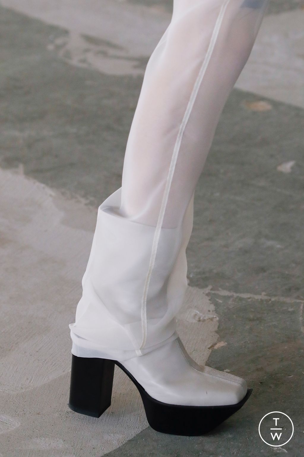 Fashion Week New York Spring/Summer 2023 look 15 from the Peter Do collection womenswear accessories