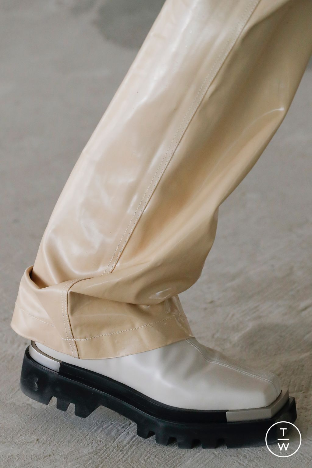 Fashion Week New York Spring/Summer 2023 look 19 from the Peter Do collection womenswear accessories