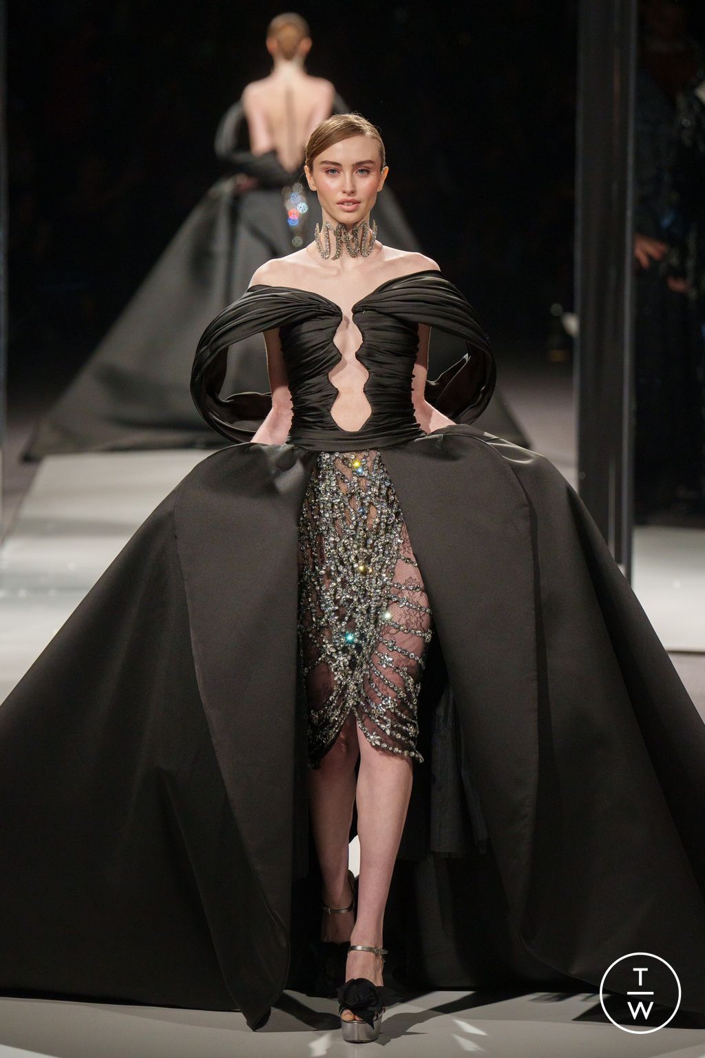 Fashion Week Paris Spring/Summer 2024 look 1 de la collection Ziad Nakad couture