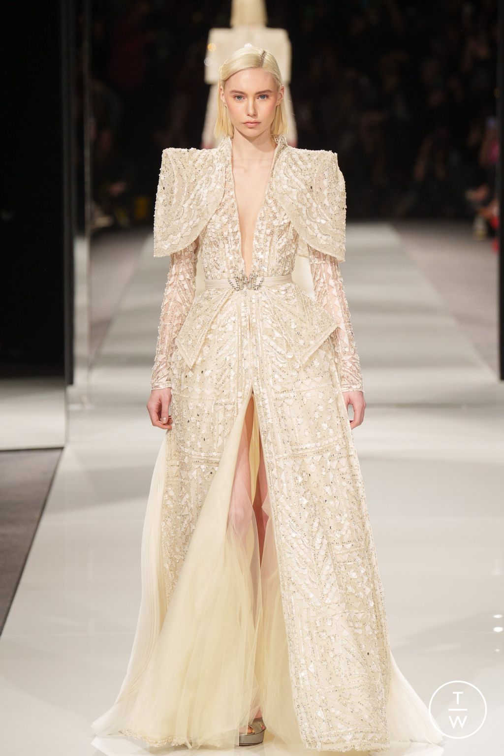 Fashion Week Paris Spring/Summer 2024 look 44 from the Ziad Nakad collection 高级定制