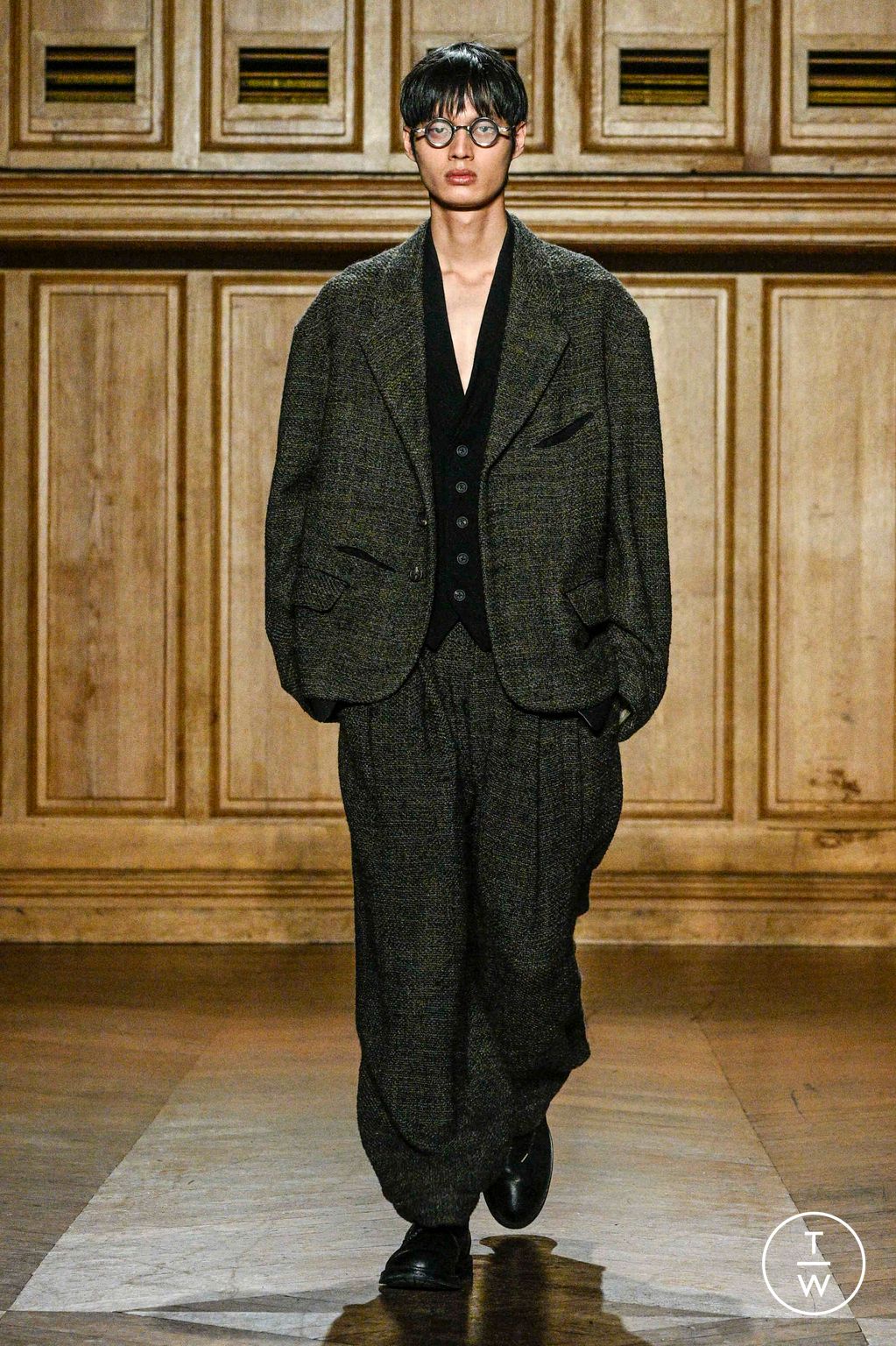 Fashion Week Paris Fall/Winter 2024 look 8 from the Ziggy Chen collection menswear