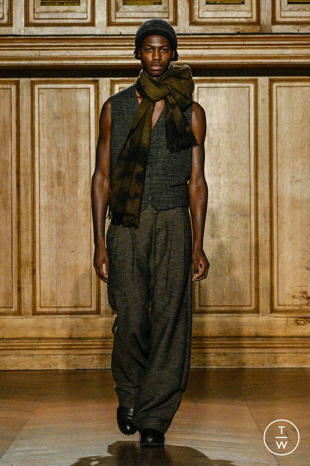 Fashion Week Paris Fall/Winter 2024 look 9 de la collection Ziggy Chen menswear