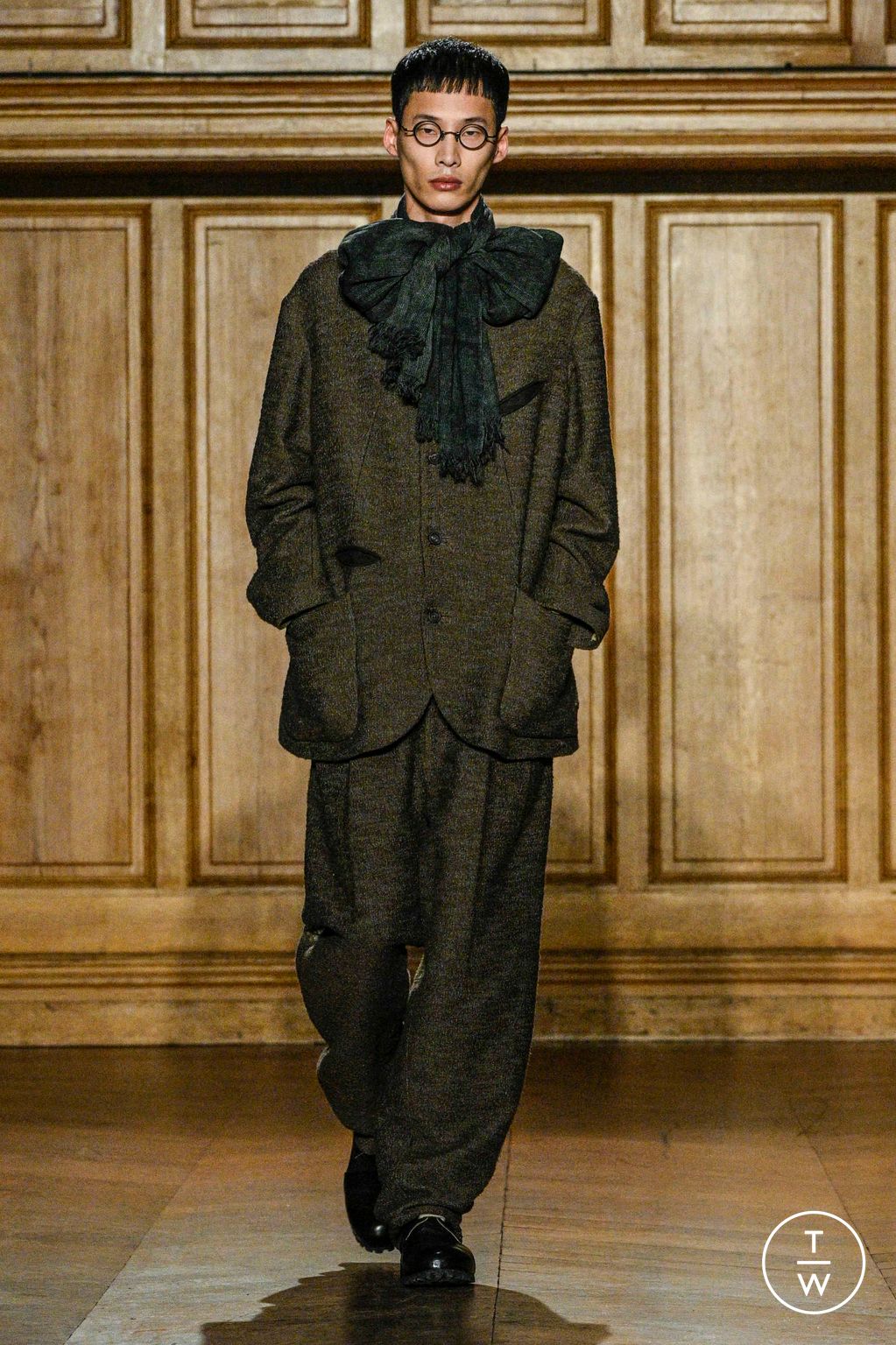 Fashion Week Paris Fall/Winter 2024 look 10 de la collection Ziggy Chen menswear