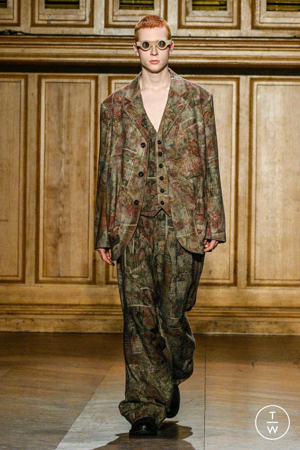 Fashion Week Paris Fall/Winter 2024 look 19 from the Ziggy Chen collection 男装