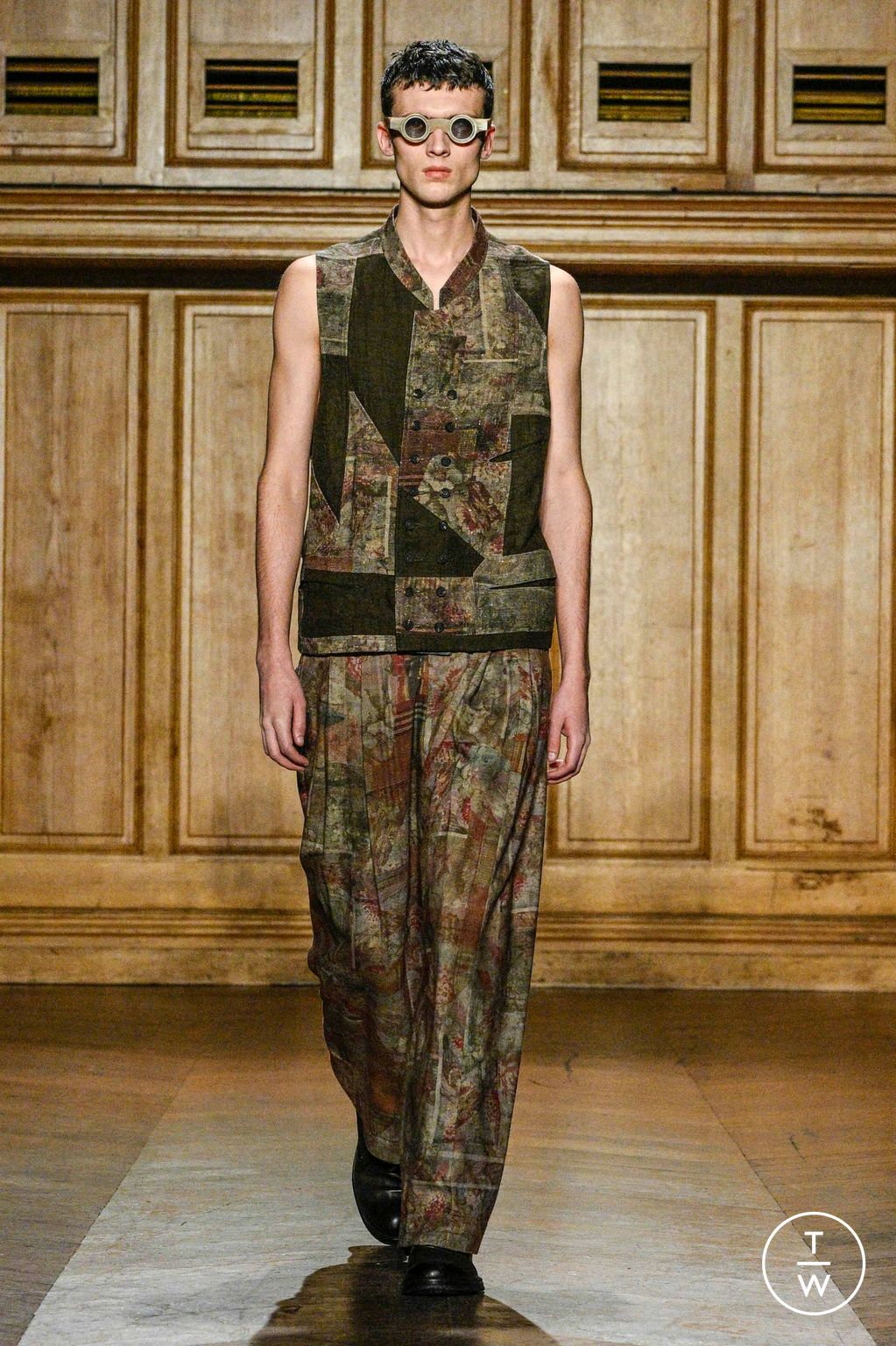 Fashion Week Paris Fall/Winter 2024 look 20 de la collection Ziggy Chen menswear