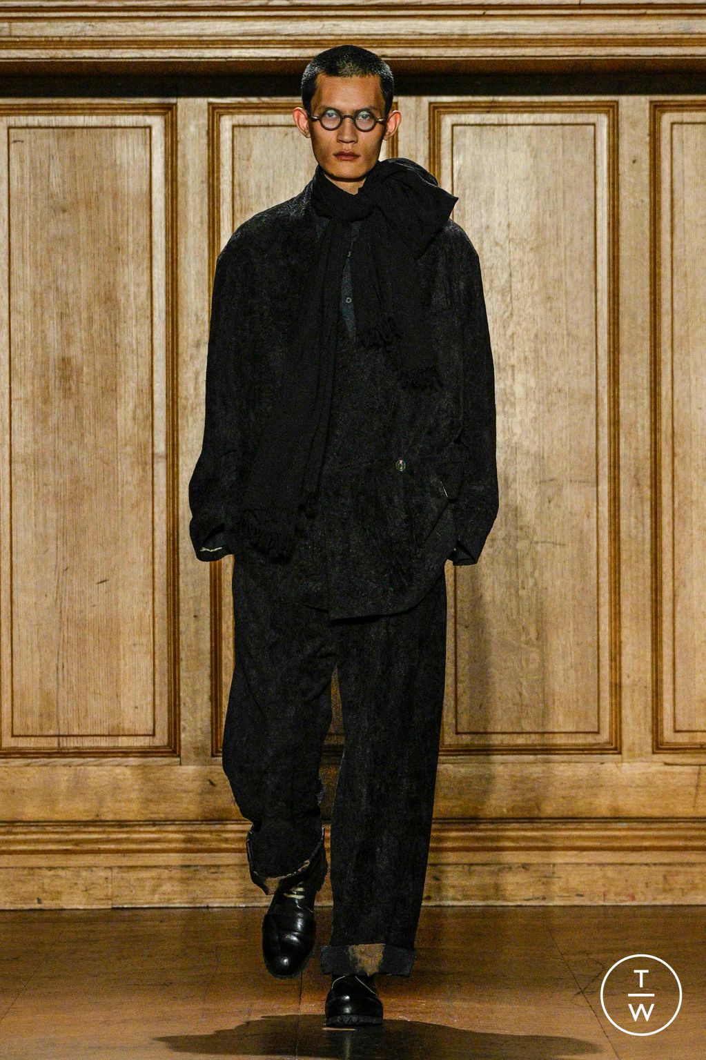 Fashion Week Paris Fall/Winter 2024 look 23 de la collection Ziggy Chen menswear
