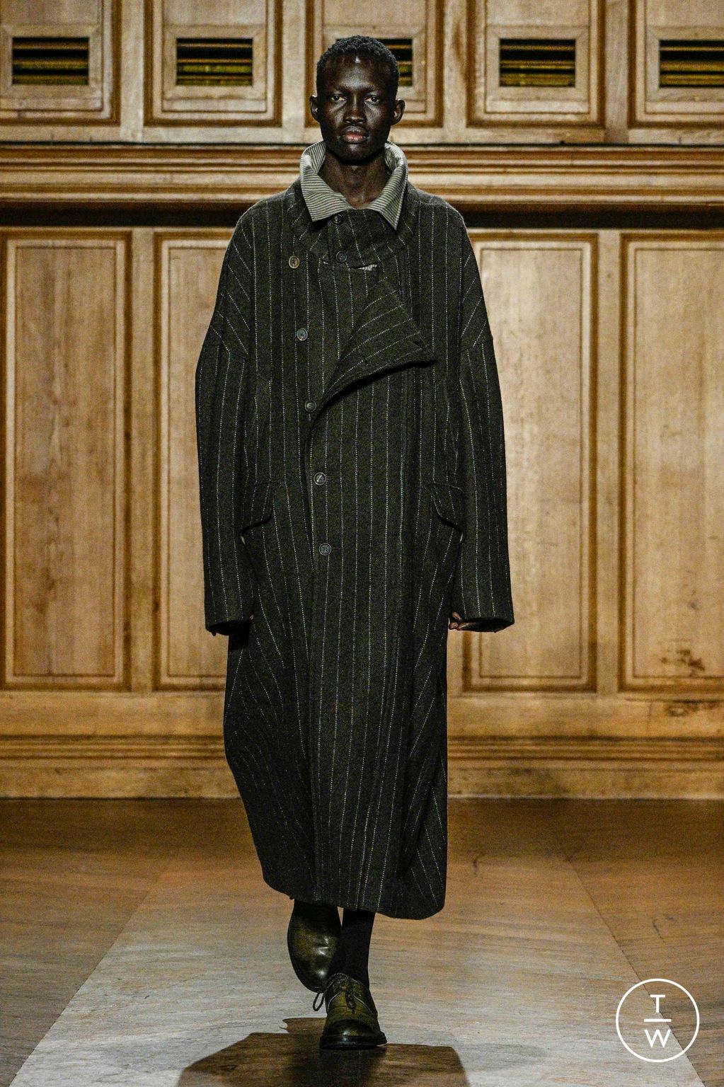 Fashion Week Paris Fall/Winter 2024 look 31 from the Ziggy Chen collection 男装