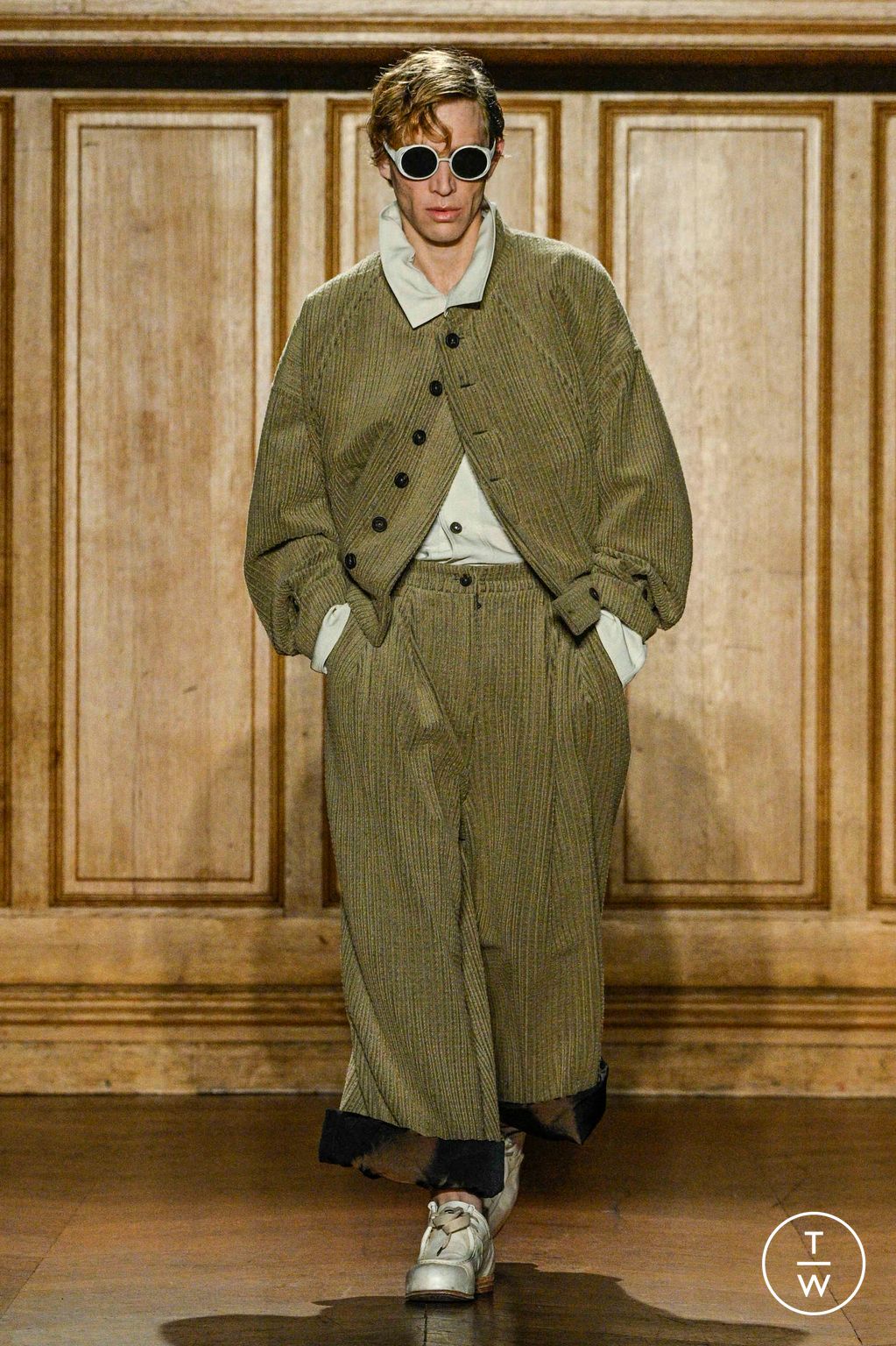 Fashion Week Paris Fall/Winter 2024 look 32 de la collection Ziggy Chen menswear