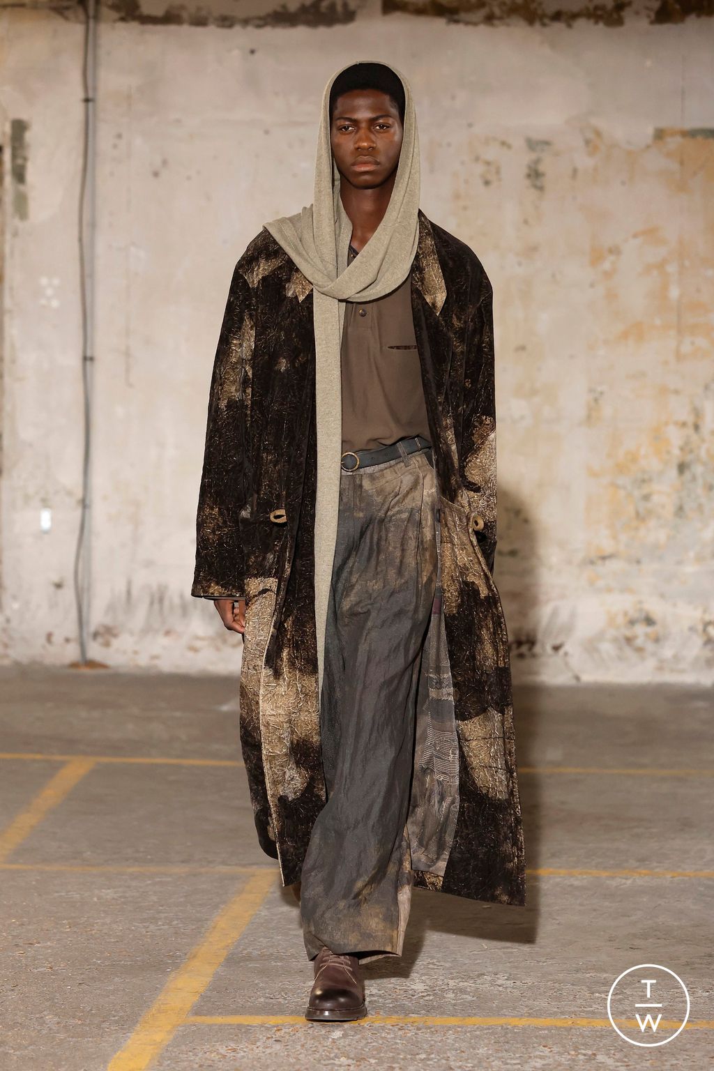 Fashion Week Paris Fall/Winter 2025 look 2 from the Ziggy Chen collection menswear