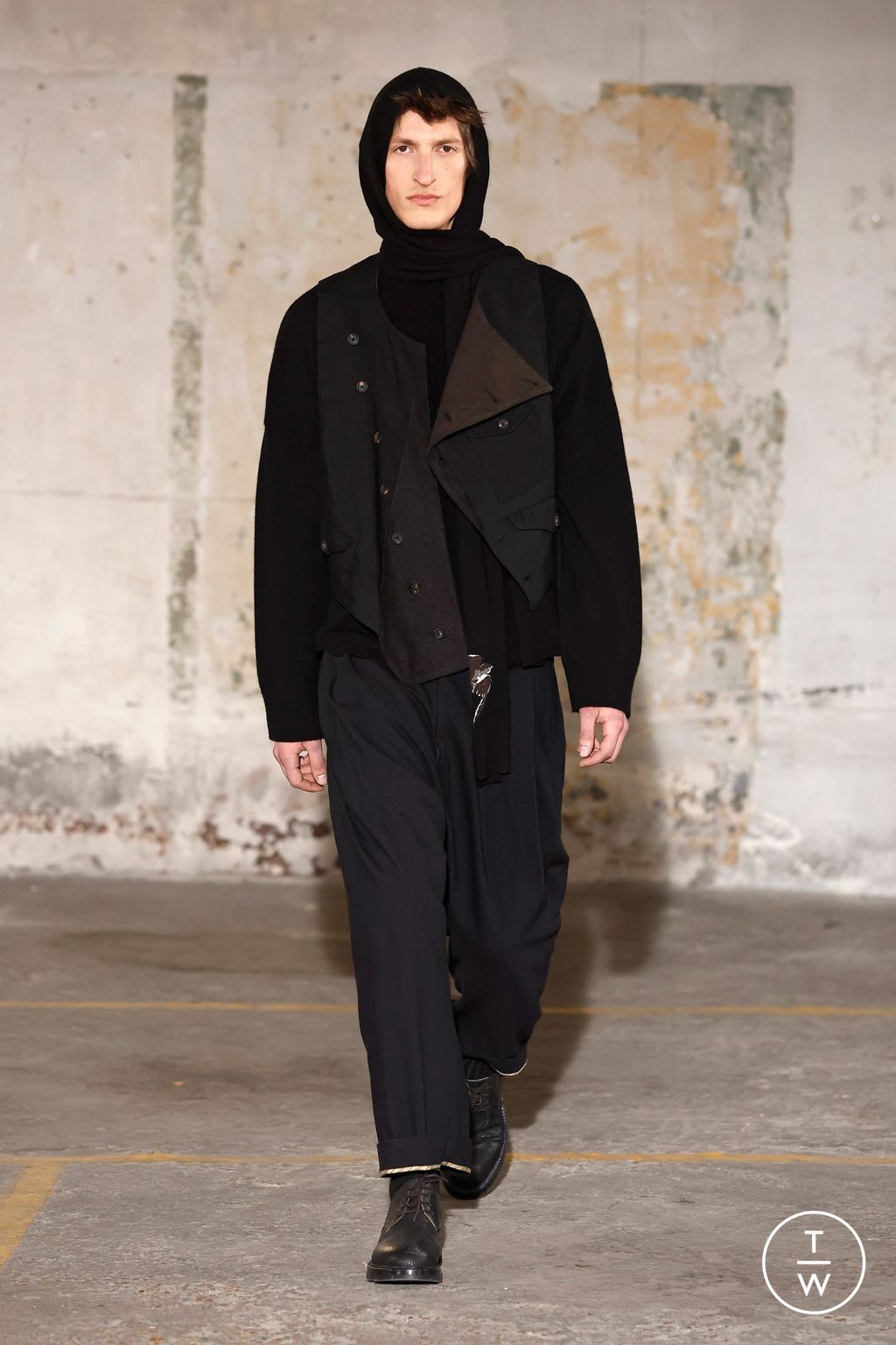 Fashion Week Paris Fall/Winter 2025 look 10 from the Ziggy Chen collection 男装