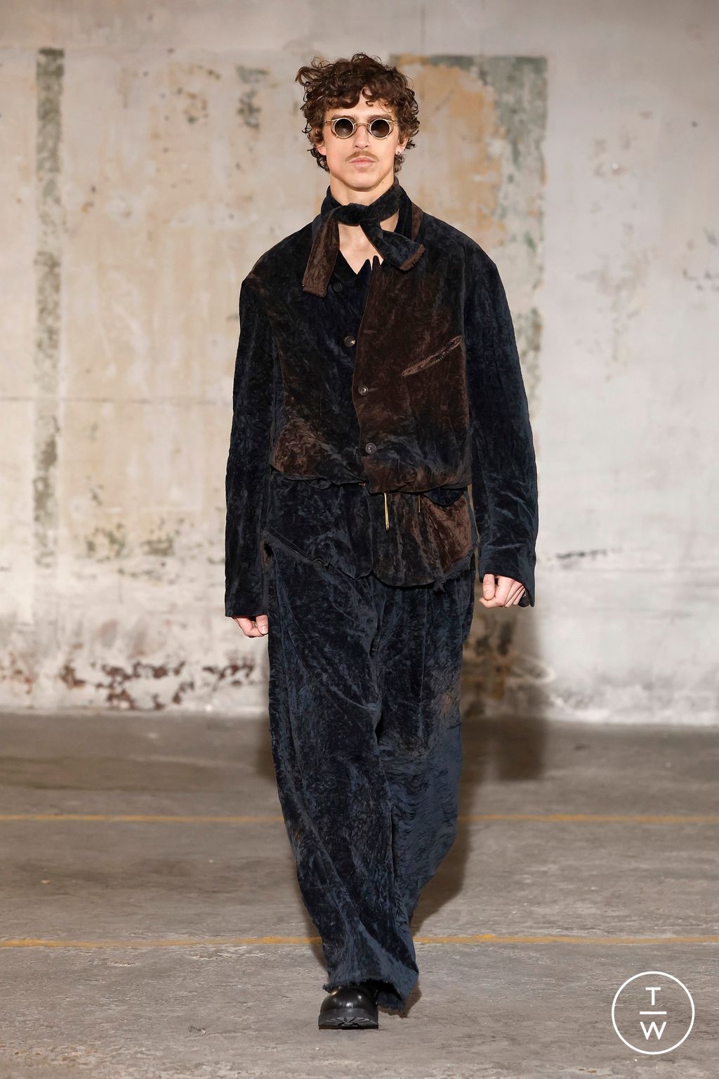 Fashion Week Paris Fall/Winter 2025 look 12 from the Ziggy Chen collection menswear