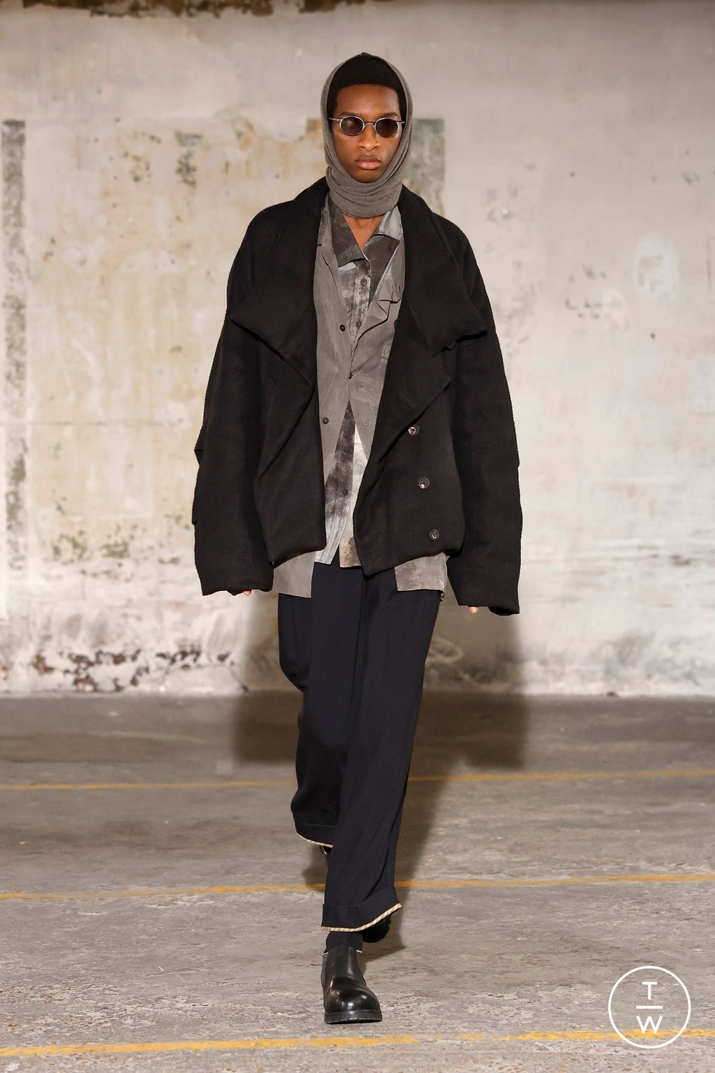 Fashion Week Paris Fall/Winter 2025 look 14 from the Ziggy Chen collection menswear