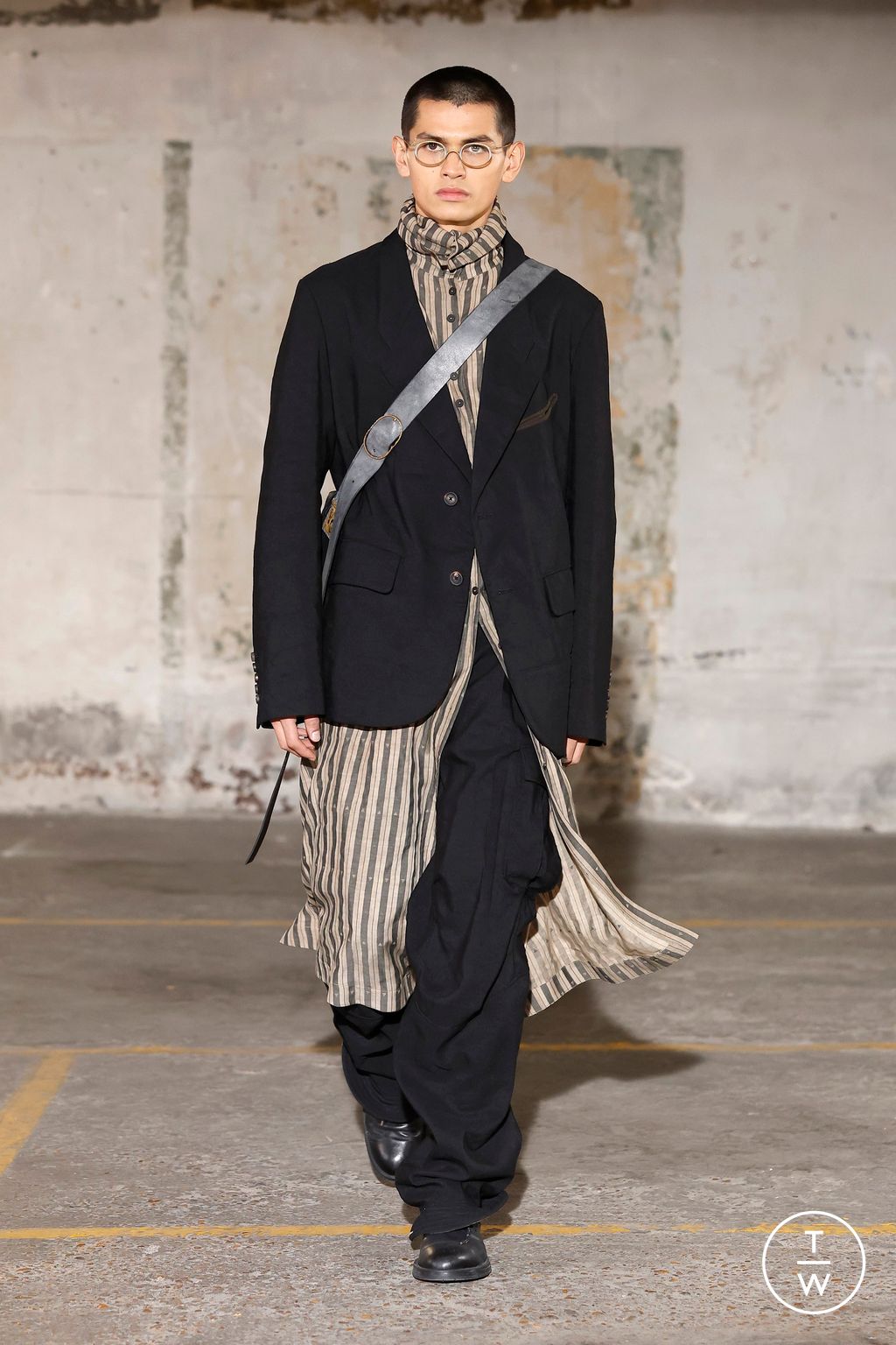 Fashion Week Paris Fall/Winter 2025 look 15 from the Ziggy Chen collection menswear