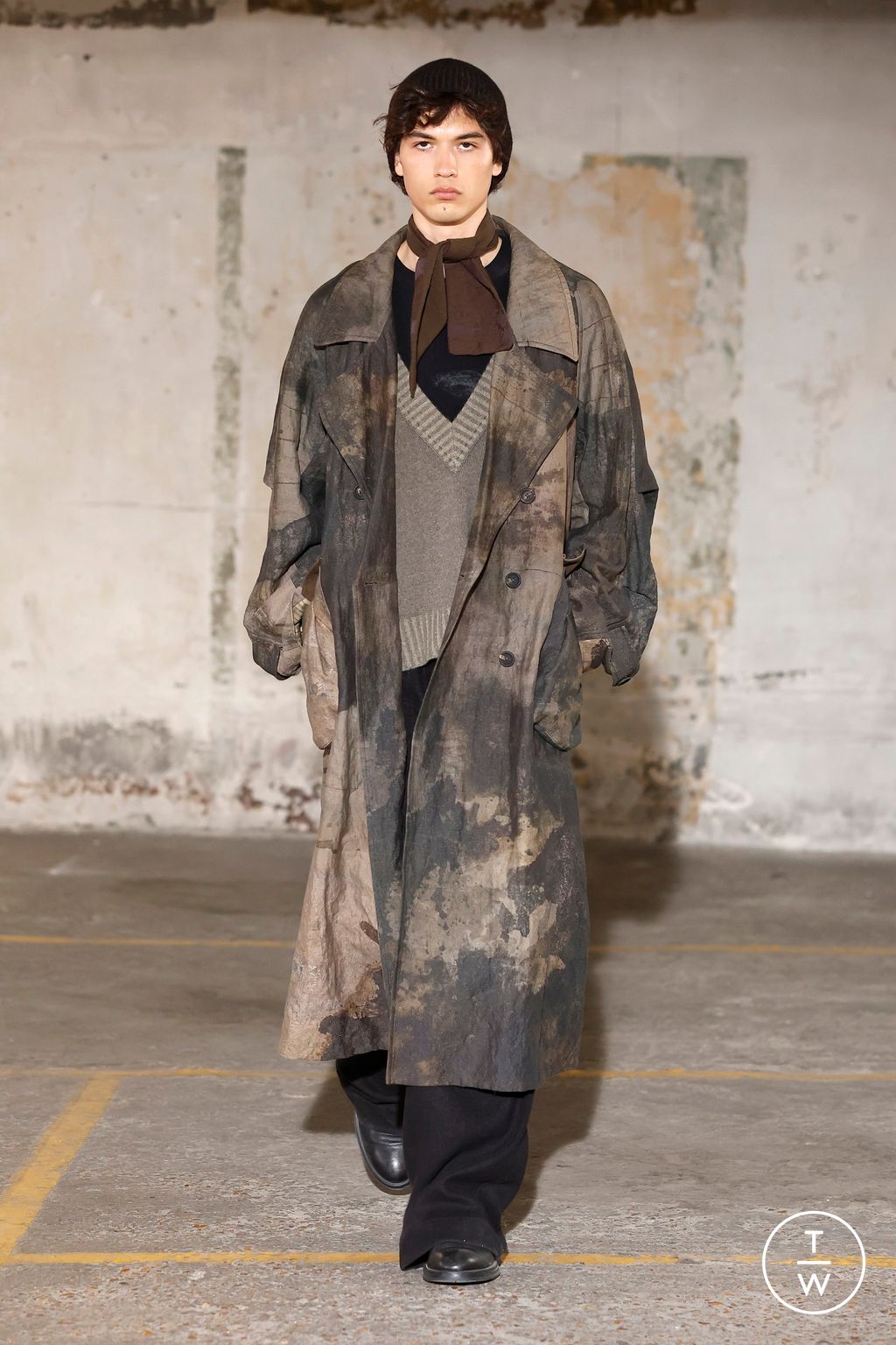 Fashion Week Paris Fall/Winter 2025 look 17 from the Ziggy Chen collection menswear