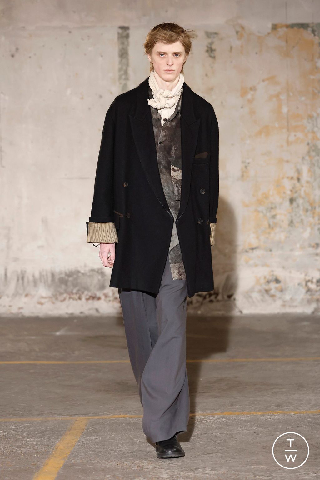 Fashion Week Paris Fall/Winter 2025 look 20 from the Ziggy Chen collection menswear