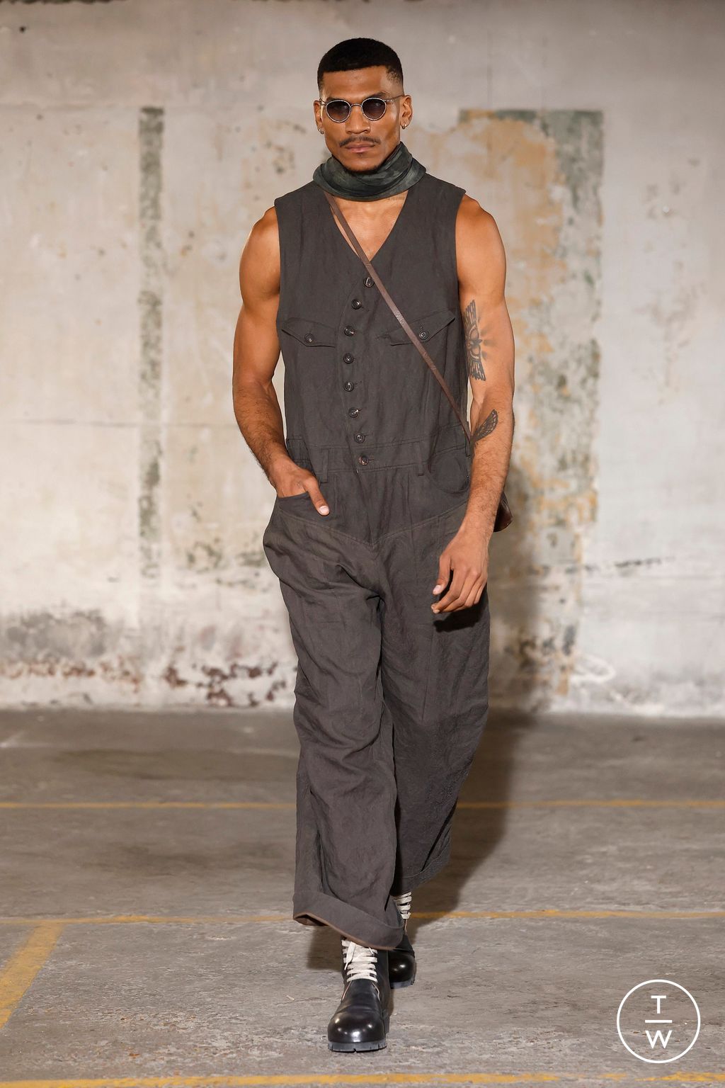 Fashion Week Paris Fall/Winter 2025 look 23 from the Ziggy Chen collection menswear