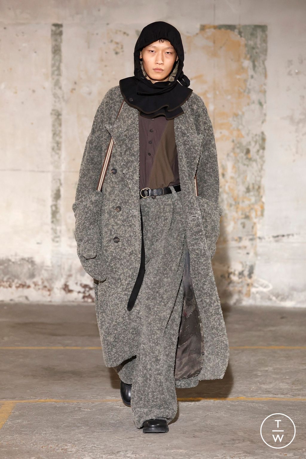 Fashion Week Paris Fall/Winter 2025 look 28 from the Ziggy Chen collection menswear