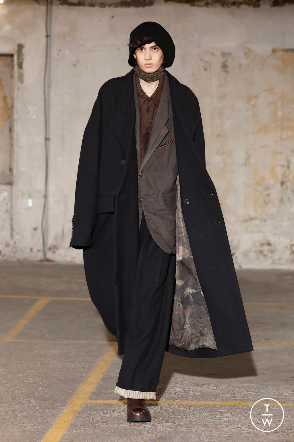 Fashion Week Paris Fall/Winter 2025 look 31 from the Ziggy Chen collection 男装