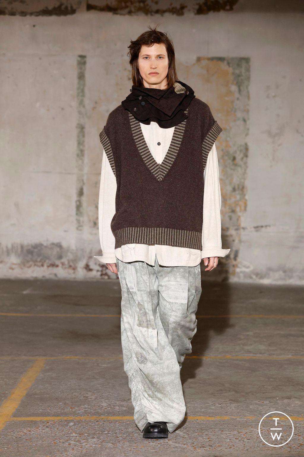 Fashion Week Paris Fall/Winter 2025 look 33 from the Ziggy Chen collection 男装