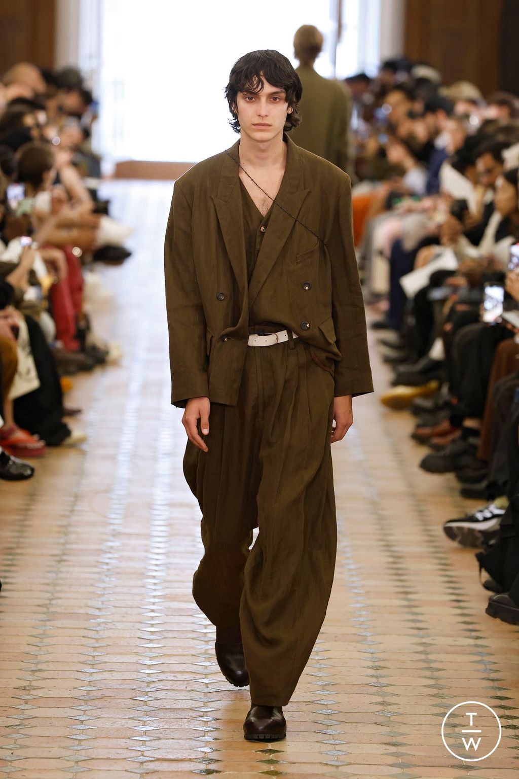 Fashion Week Paris Spring-Summer 2025 look 2 from the Ziggy Chen collection menswear