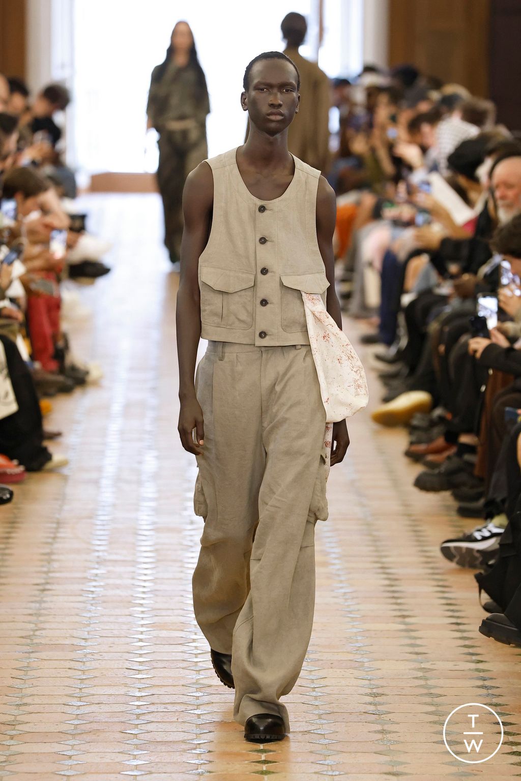 Fashion Week Paris Spring-Summer 2025 look 3 de la collection Ziggy Chen menswear