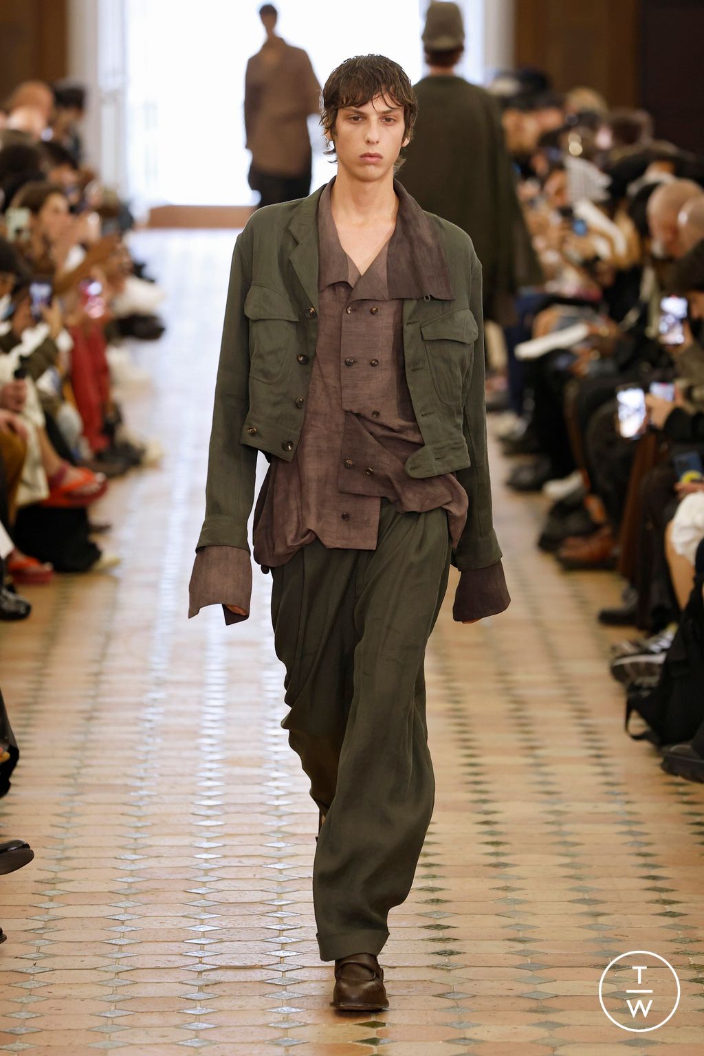 Fashion Week Paris Spring-Summer 2025 look 11 de la collection Ziggy Chen menswear