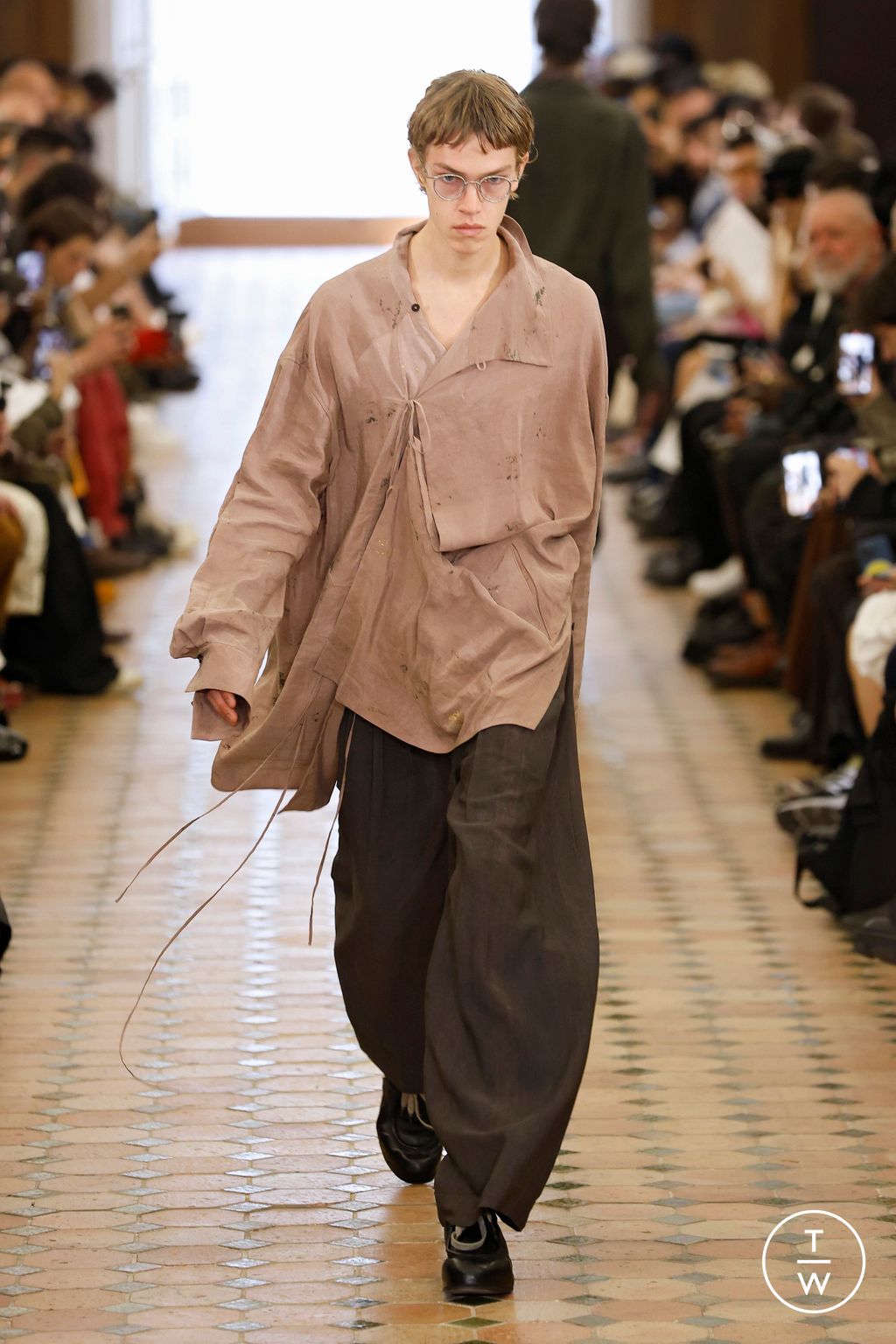 Fashion Week Paris Spring-Summer 2025 look 12 de la collection Ziggy Chen menswear