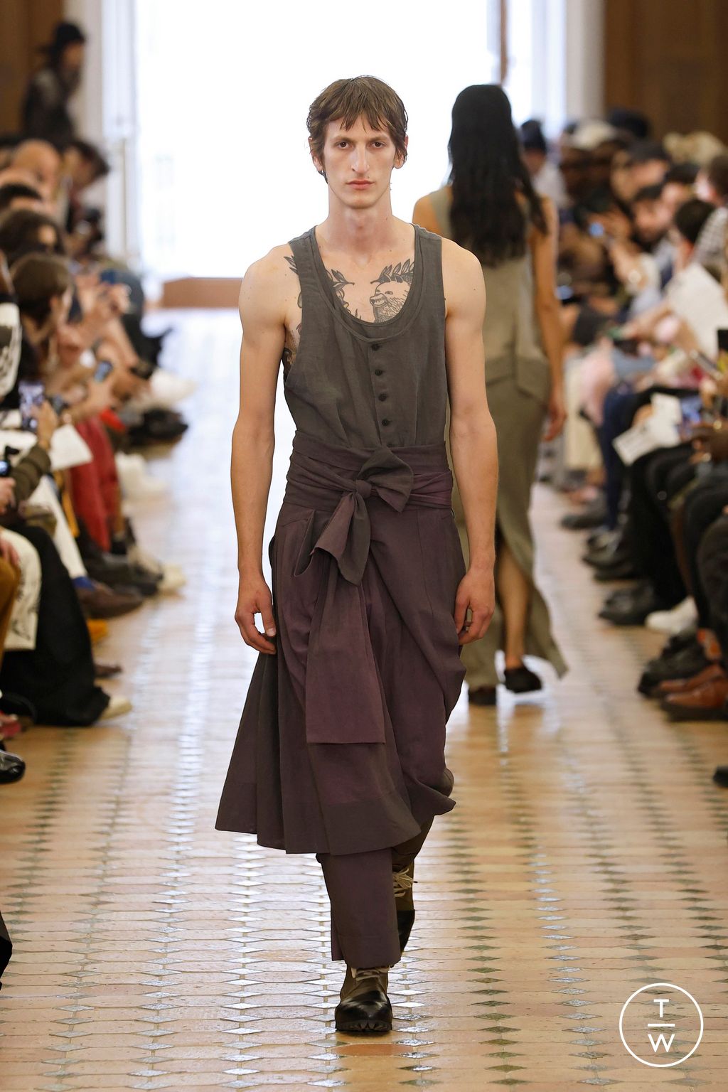 Fashion Week Paris Spring-Summer 2025 look 14 from the Ziggy Chen collection 男装