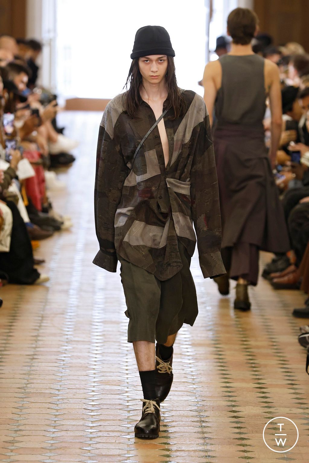 Fashion Week Paris Spring-Summer 2025 look 15 de la collection Ziggy Chen menswear