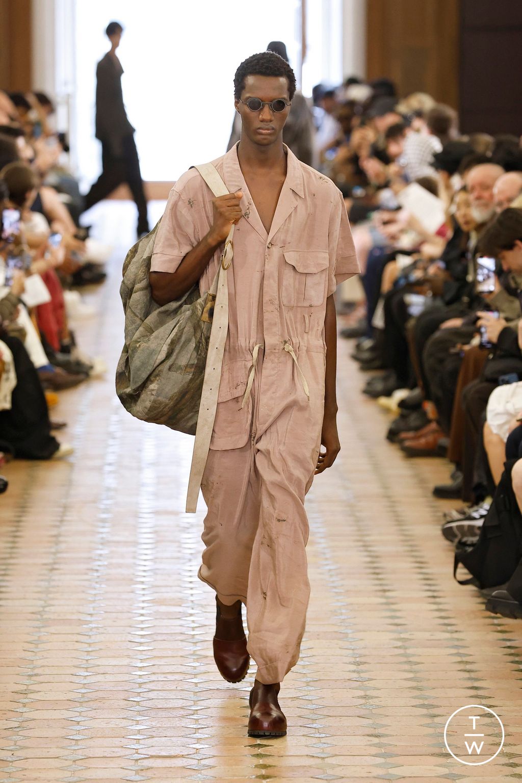 Fashion Week Paris Spring-Summer 2025 look 16 from the Ziggy Chen collection menswear