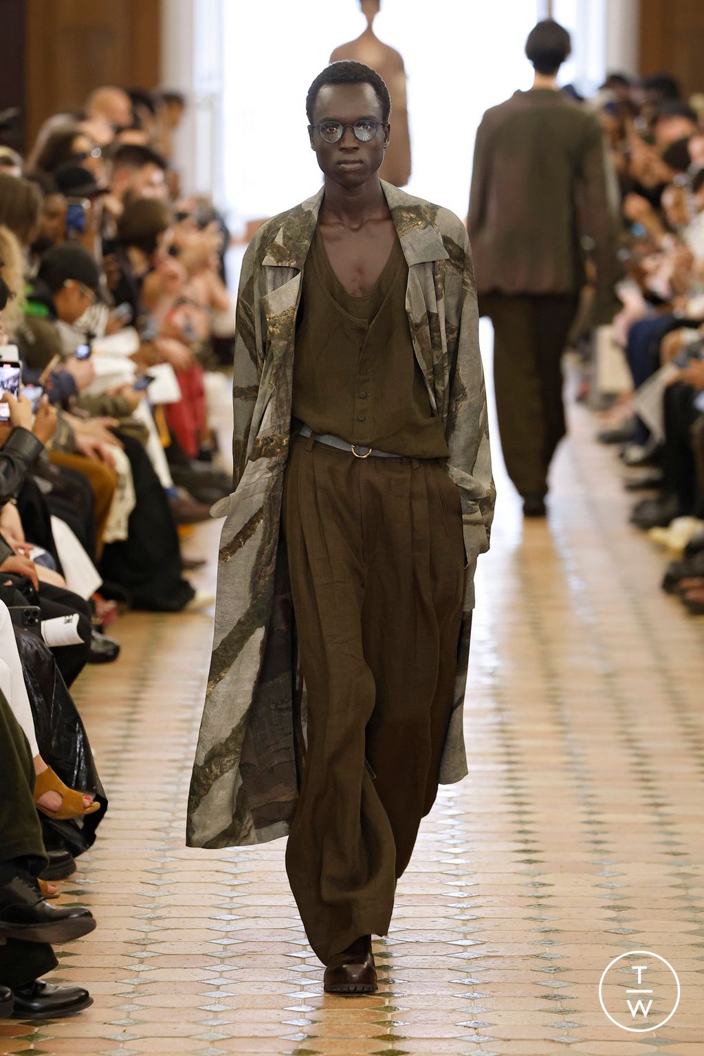 Fashion Week Paris Spring-Summer 2025 look 18 from the Ziggy Chen collection 男装
