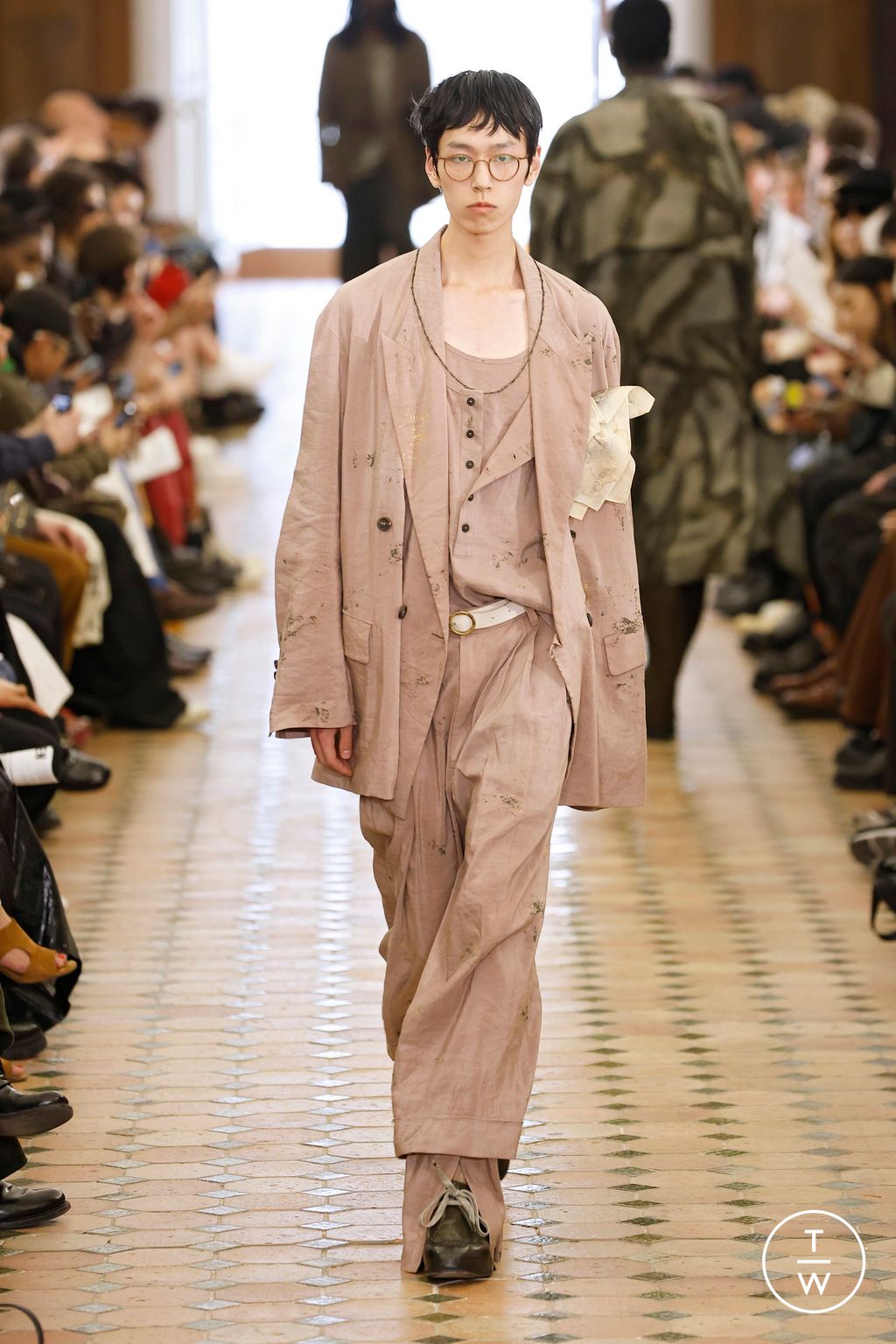 Fashion Week Paris Spring-Summer 2025 look 19 de la collection Ziggy Chen menswear