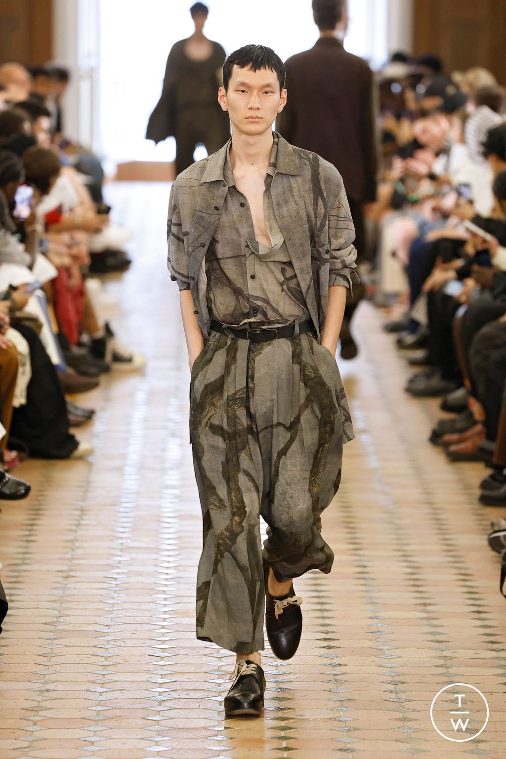 Fashion Week Paris Spring-Summer 2025 look 24 from the Ziggy Chen collection menswear