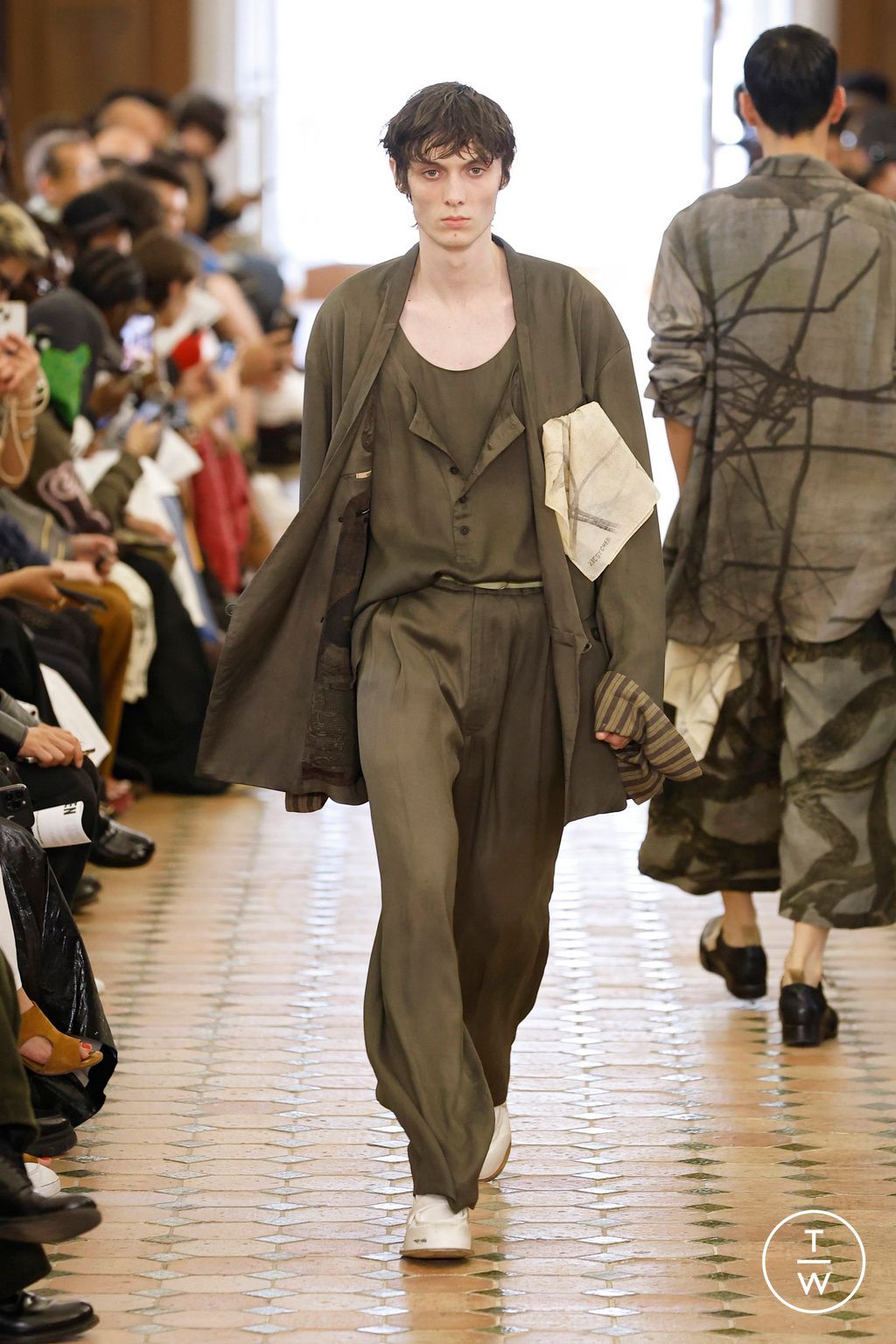 Fashion Week Paris Spring-Summer 2025 look 25 de la collection Ziggy Chen menswear
