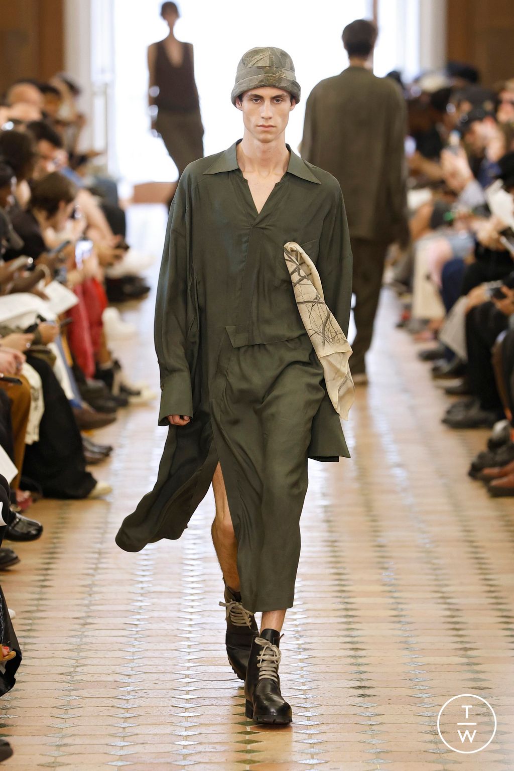Fashion Week Paris Spring-Summer 2025 look 26 from the Ziggy Chen collection menswear