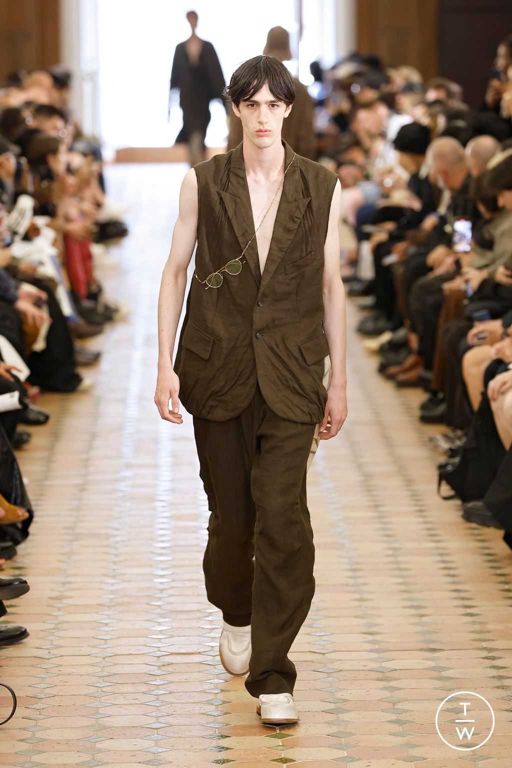 Fashion Week Paris Spring-Summer 2025 look 29 de la collection Ziggy Chen menswear