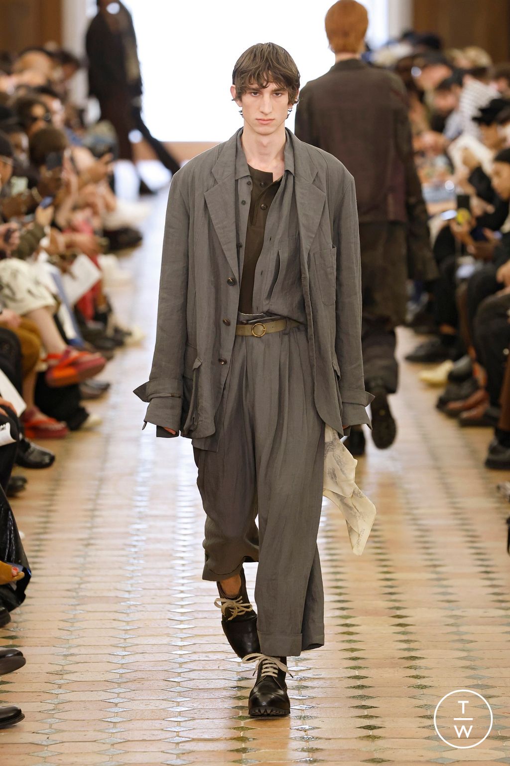 Fashion Week Paris Spring-Summer 2025 look 31 from the Ziggy Chen collection 男装